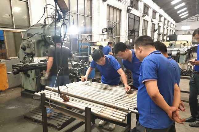 热博官方网页版-热博(中国)每周对各个工序进行质量监督检验的现场。